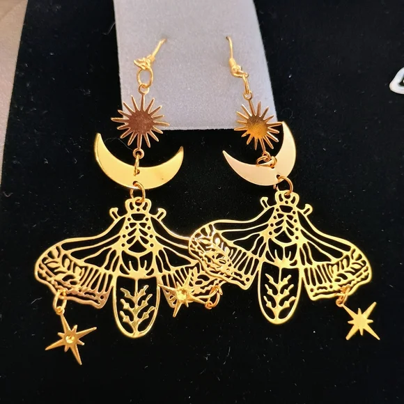 3 Pairs Of Earrings - Picture 4 of 4